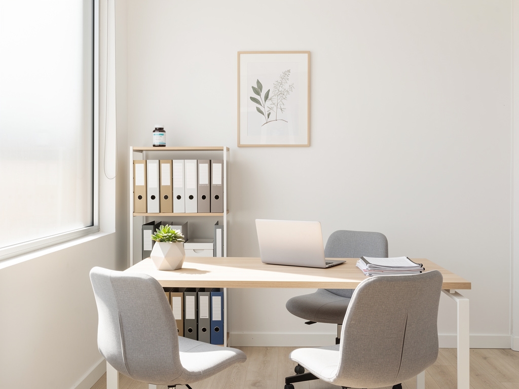 Espacio de trabajo de Meravio en Antofagasta, ambiente luminoso y ordenado